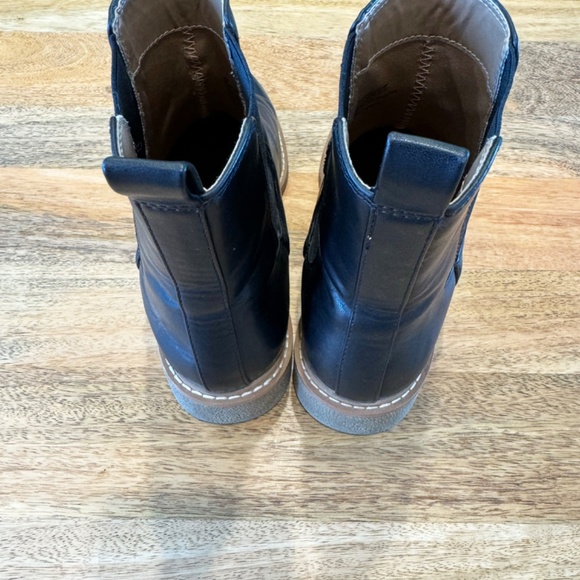 Universal Thread Women Pearl Chelsea Boots Black Faux Leather - Picture 2 of 6